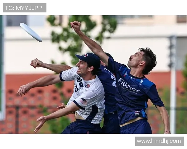 成都飞盘队速度之争引发热议赛场表现与战术选择成焦点 成都飞盘队速度之争引发热议赛场表现与战术选择成焦点