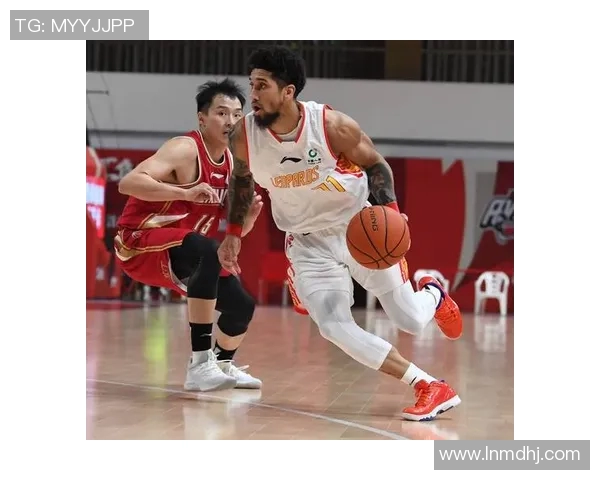 深圳篮球队在全国锦标赛中的团队协作表现分析与点评 深圳篮球队在全国锦标赛中的团队协作表现分析与点评