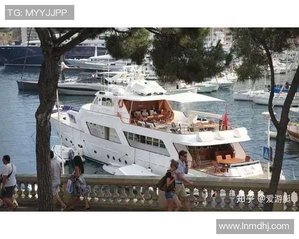足球明星们在奢华游艇上享受阳光海滩度假生活的精彩瞬间 足球明星们在奢华游艇上享受阳光海滩度假生活的精彩瞬间